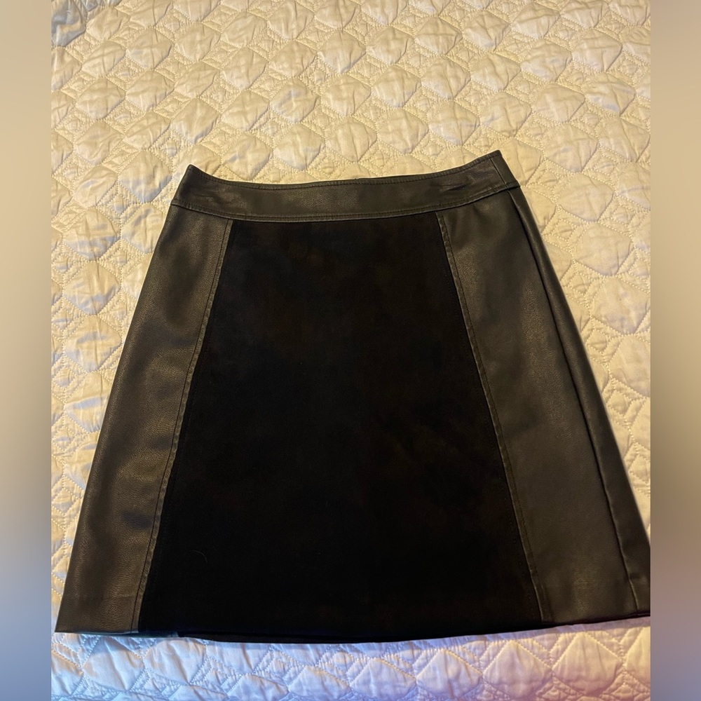 Loft faux leather and suede lined mini skirt